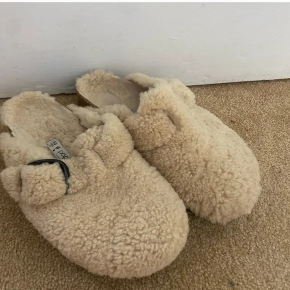 Birkenstock Eggshell Fuzzy Clogs Papillio Boston Big Buckle Teddy - Picture 2 of 8